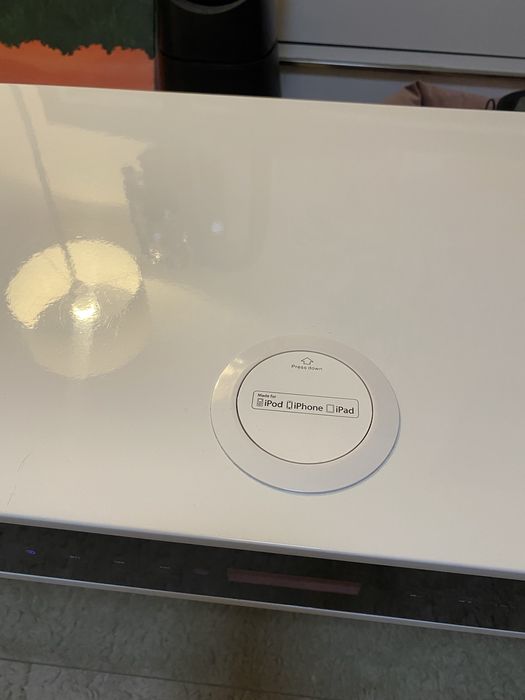 Szafka RTV z wbudowanymi głośnikami Gate Lightning Agata Meble