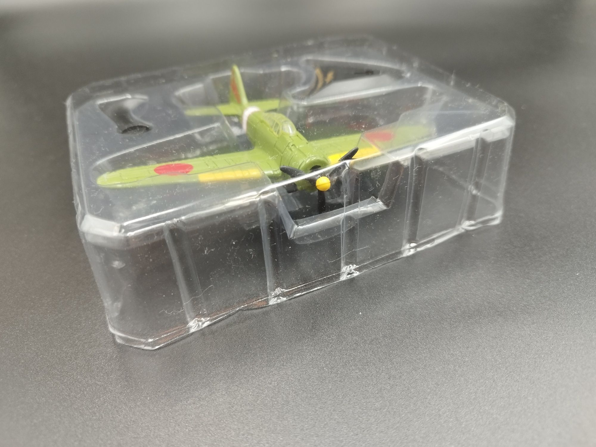 Maisto 1: 100 samolot Mitsubishi A6M2 model Zero Fighter
0