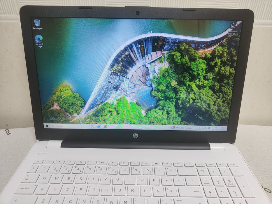 Computador portátil HP 15-bs011np