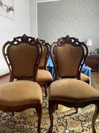 Krzesła tapicerowane zdobione