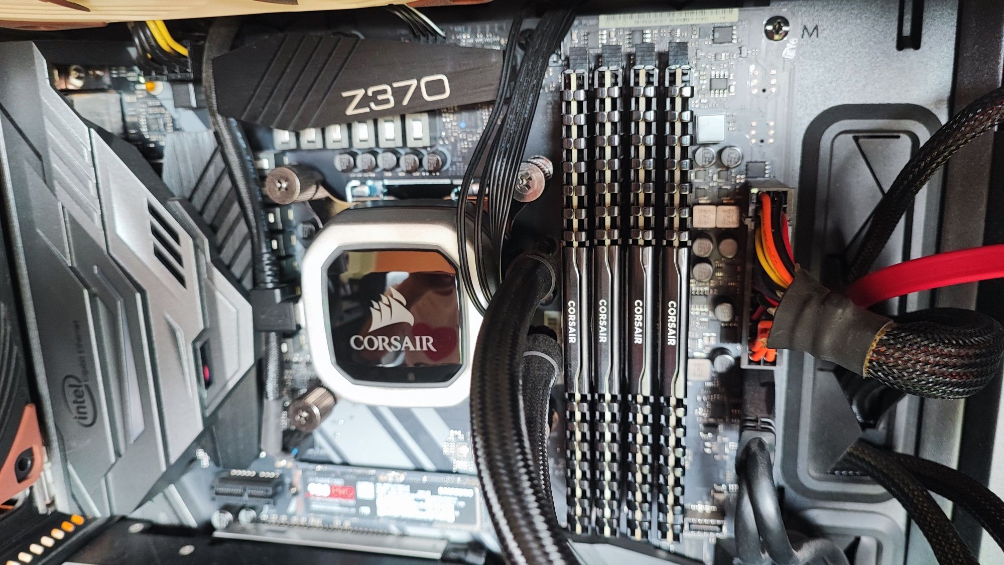 Bundle CPU Intel 8700K + MB Asrock z370 + DDR4 32Gb Corsair