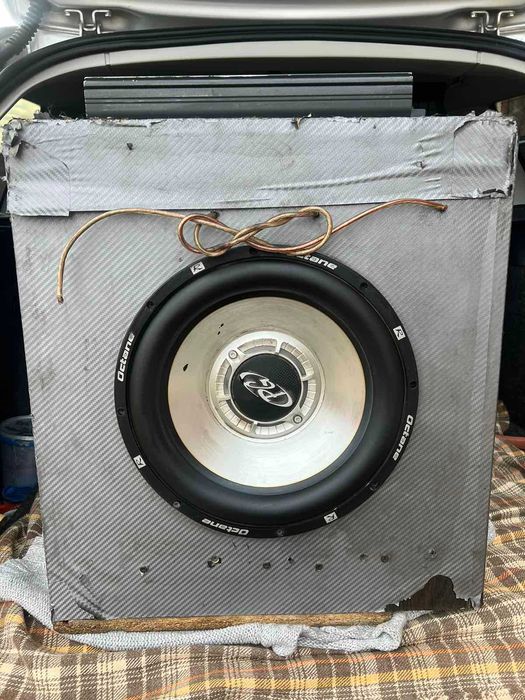 Продам сабвуфер Octane R