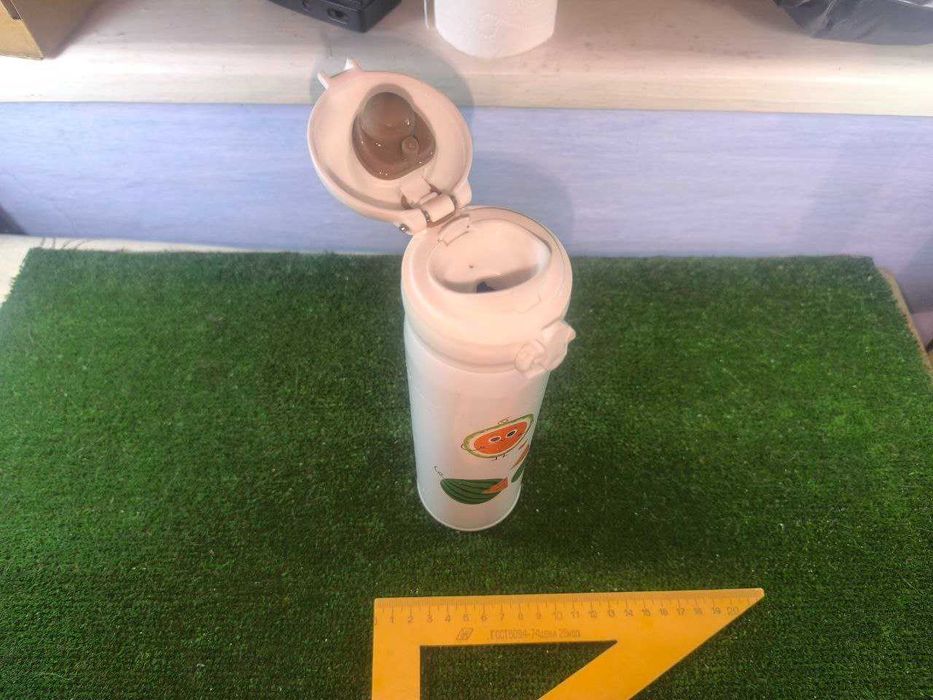 Термос дівчячій 0,5 литра , стан нового.