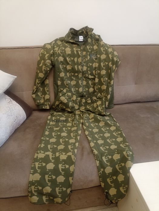 Puma  Pleasures Mens розмір S, але йде i на M. Рукави відчіпаються