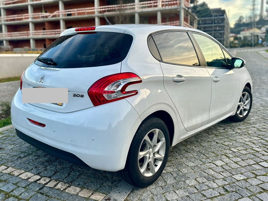 Peugeot 208 1.2 VTi Active c/ 117.000 km (só um dono)