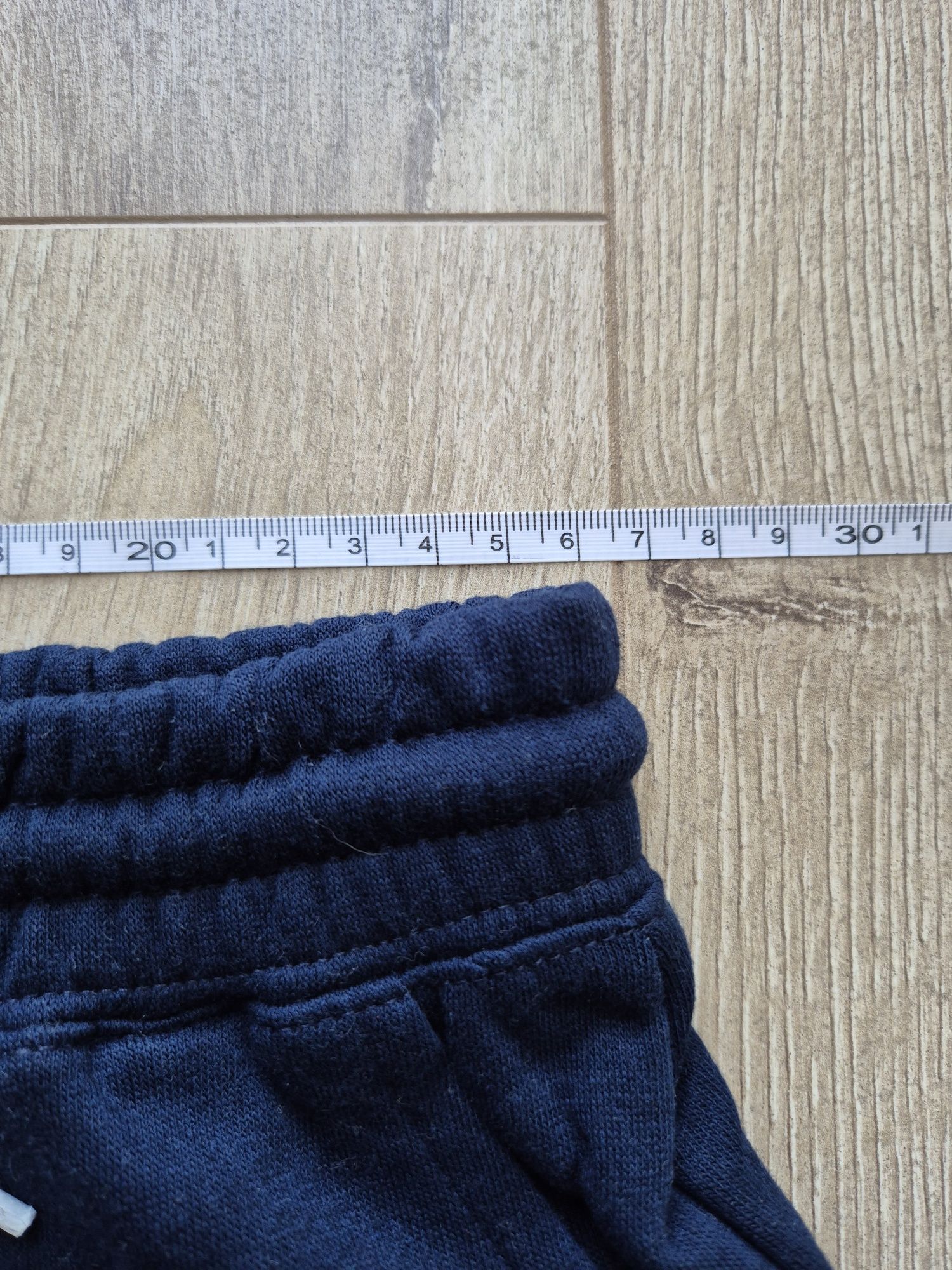 Nowe spodnie dresowe dziecięce, granat, Primark rozm 122