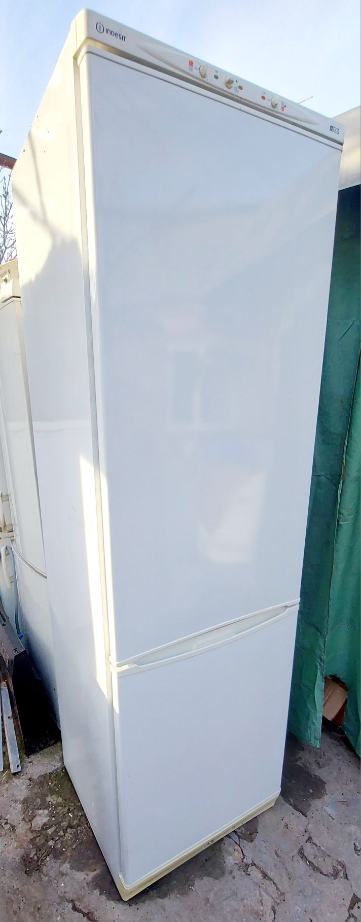 Холодильник Indesit CG 2410 W