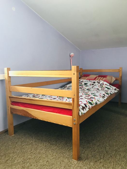 Łóżko młodzieżowe drewniane ze stelażem bez materaca