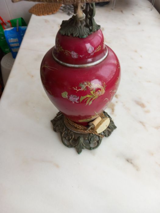 Candeiro em porcelana e vidro antigo