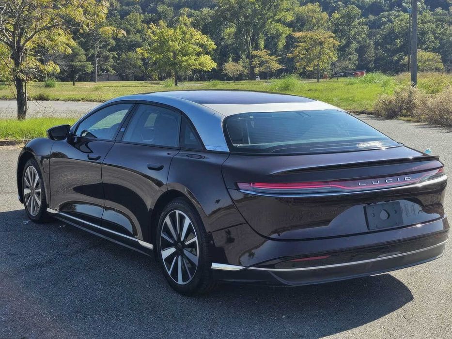 Lucid Air Touring      2023