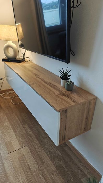 Móvel de TV de carvalho wotan branco brilhante NOVO