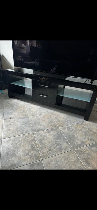 Szafka pod telewizor czarna w połysku