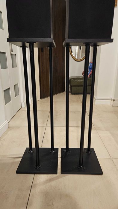 DWA czarne stojaki pod kolumny
