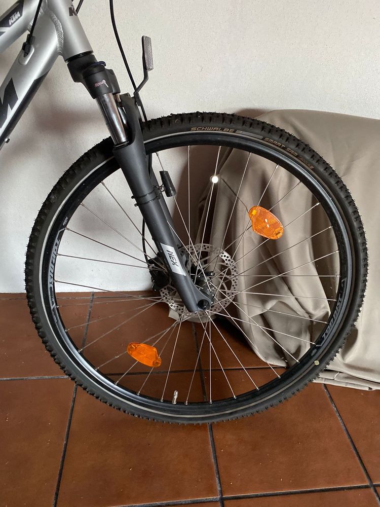 Bicicleta KTM com conta-quilómetros incluído