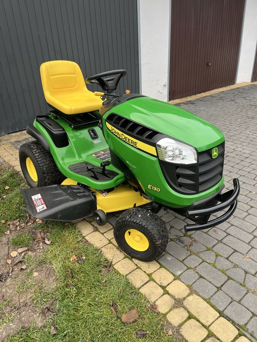 Kosiarka traktorek John Deere E130 dwa cylindry Super stan