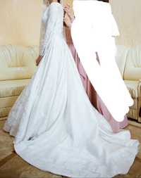 Продам свадебное платье жакард 42-44 р. Белое. На рост 1,74. С поясом