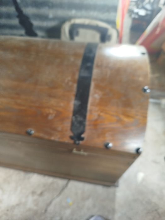 Baú antigo em madeira