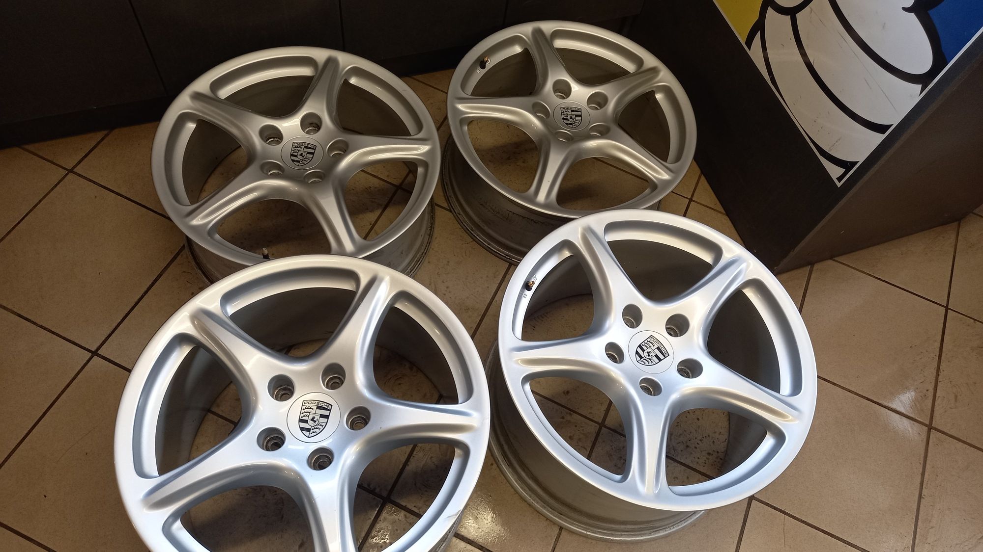 Felgi Porsche 4szt.  2szt 11J 19" ET 67 2szt. 8J 19 ET 57 5x130