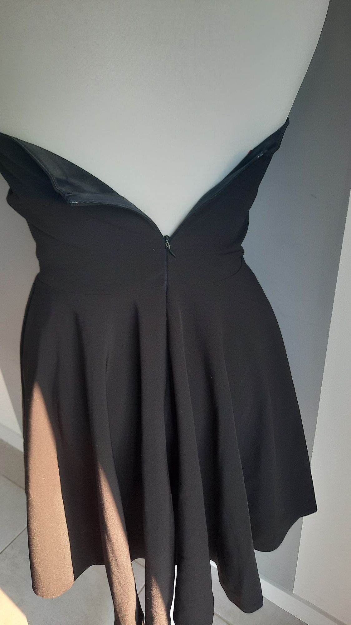 Sukienka mala czarna rozkoszowana