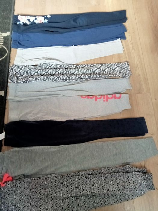 18 par  leginsów w różnych kolorach i wzorach na 8 - 10 lat