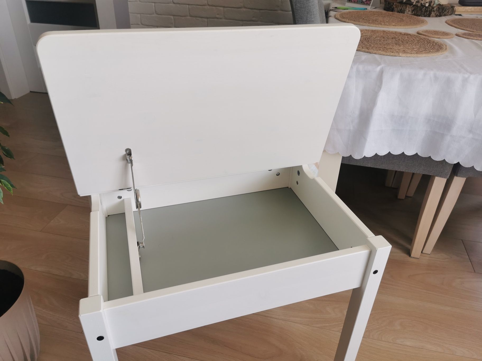 Sundvik ikea stolik, biurko dla dziecka biały