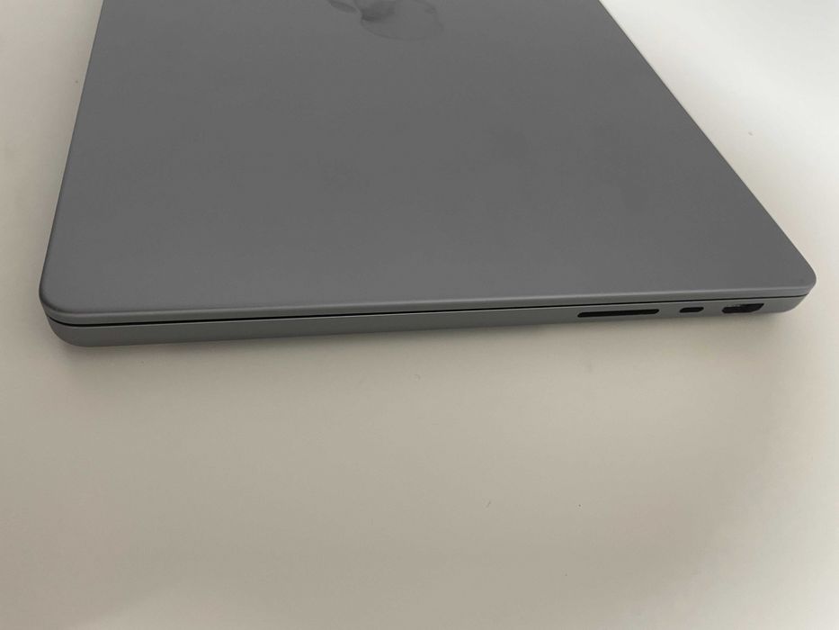 Ноутбук Apple MacBook pro 14 M1 pro/16gb/512 gb 2021 (MLY43) A2442