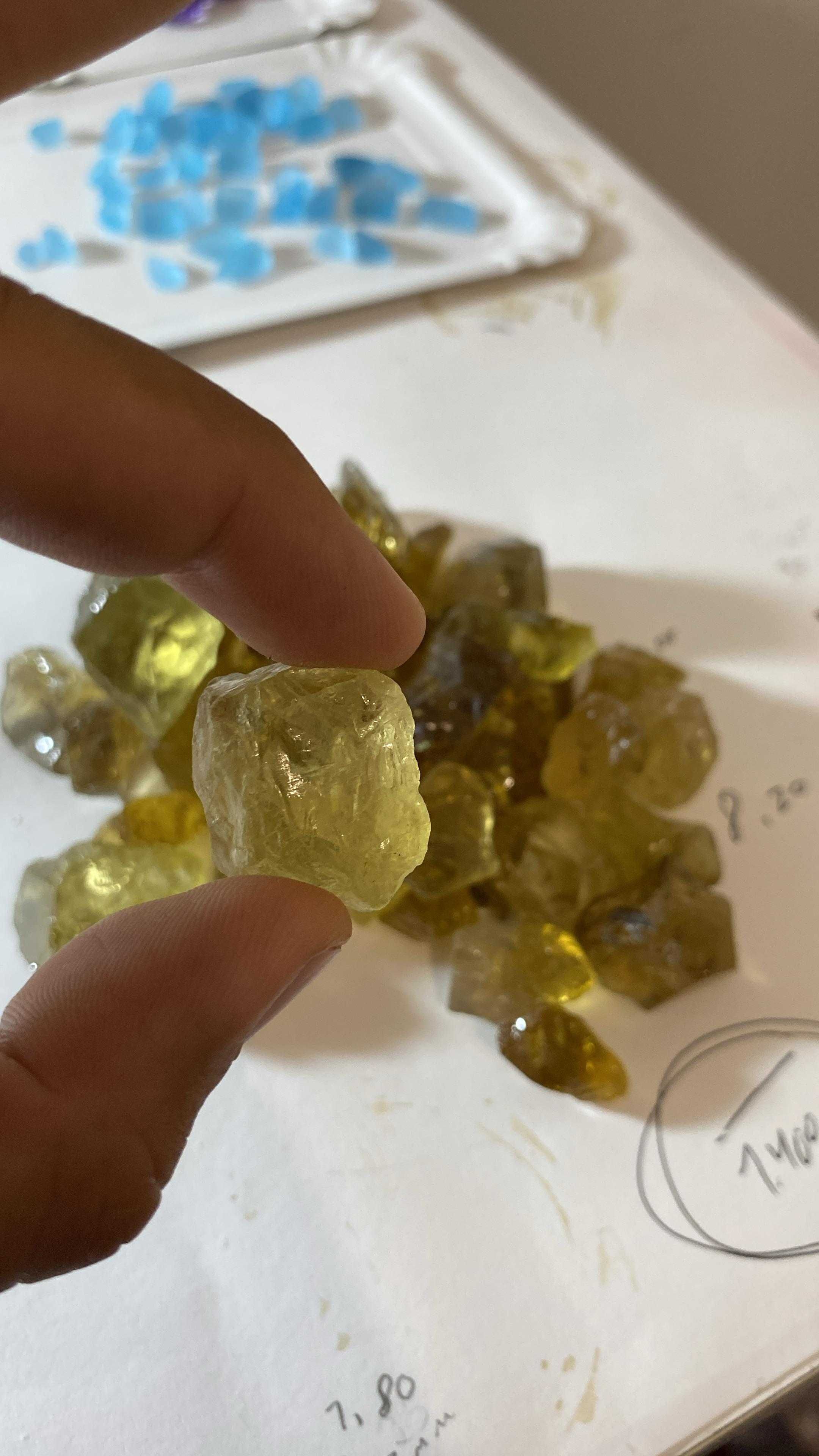 Pedra de Green Gold amarelo 100% limpo bruto
