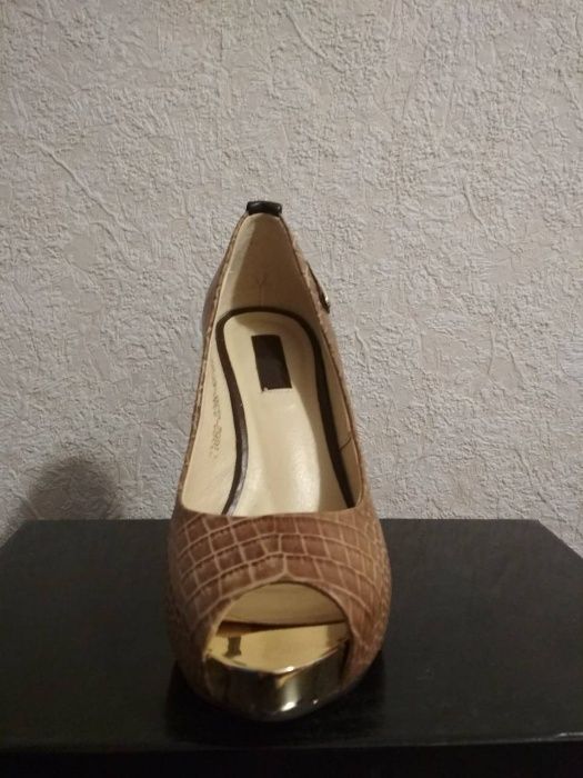 Продам женские туфли фирмы Polann
