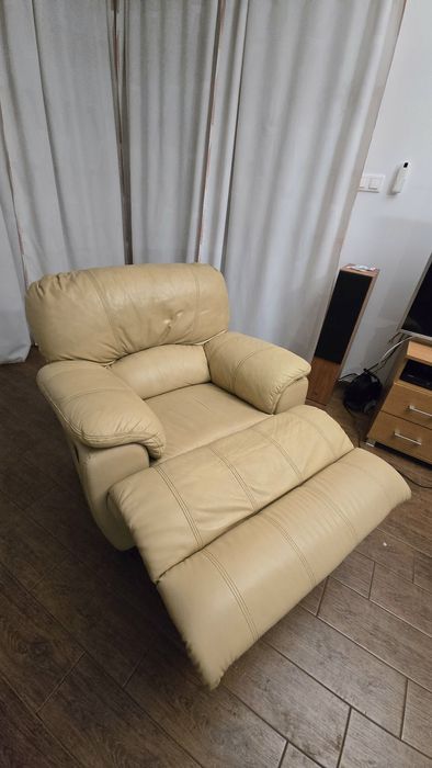 2 skórzane fotele rozkładane (z podnóżkiem)