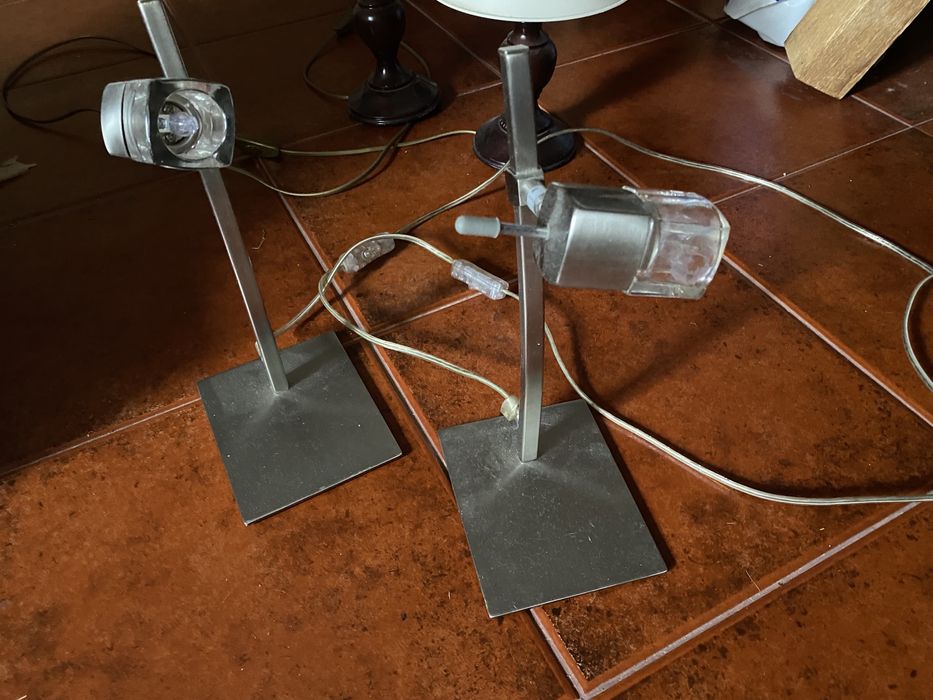 Dois candeeiros de mesa de cabeceira
