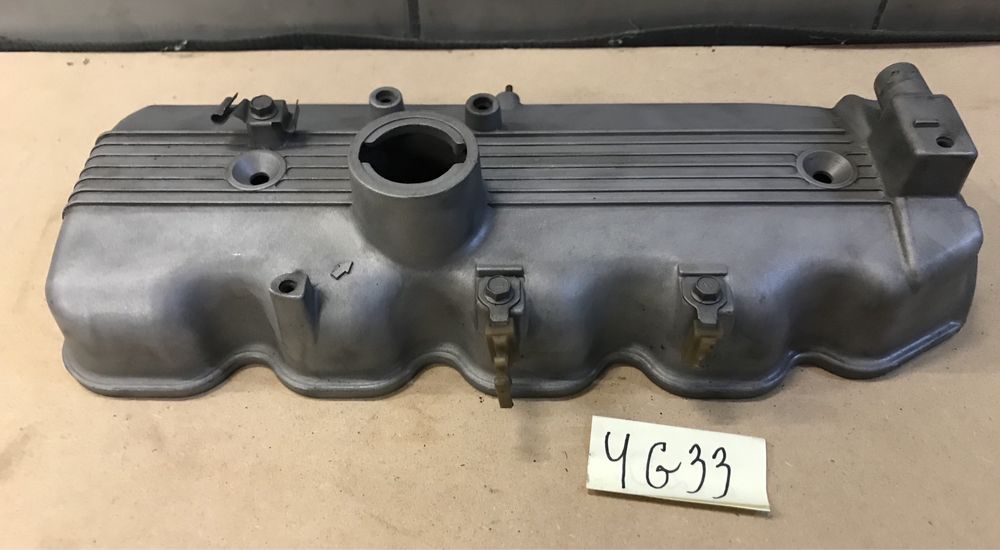 Pokrywa zaworów Mitsubishi 4G33