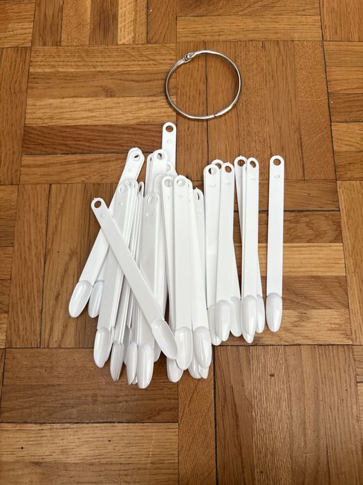 Nowy próbnik do kolorów na paznokcie