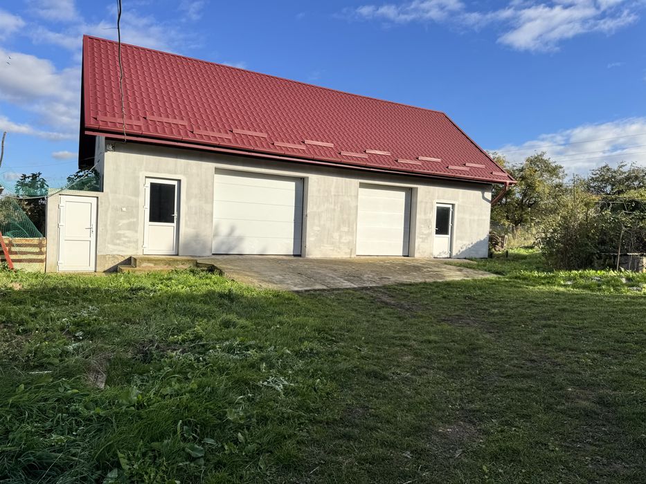 Будинок з новим ремонтом і технікою, великою ділянкою в м.Кременець Те