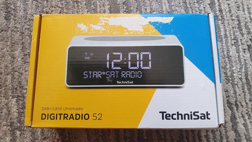 Radiobudzik Digitradio 52 DAB z ładowarką indukcyjną