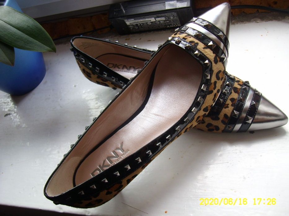nowe DKNY czółenka buty 39 40,5 skóra pantera lakierowane