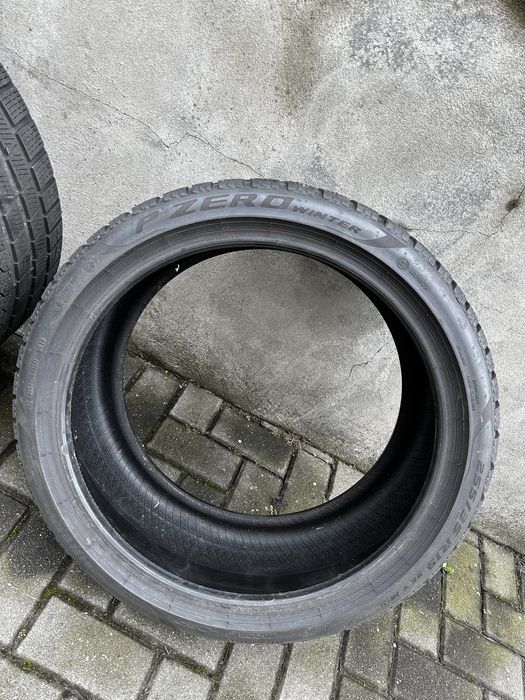 Opony zimowe 255/35/19 Pirelli P zero winter