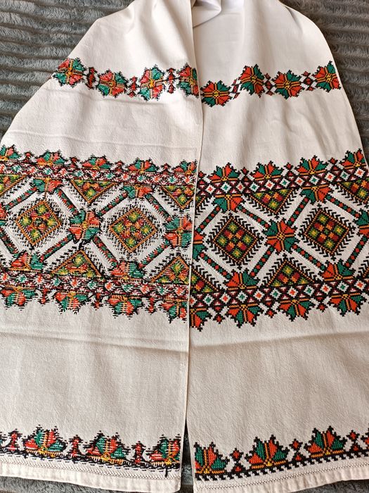 Давній рушничок вишитий