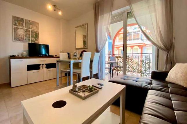 Испания недвижимость: Трехкомнатная квартира в Торревьехе