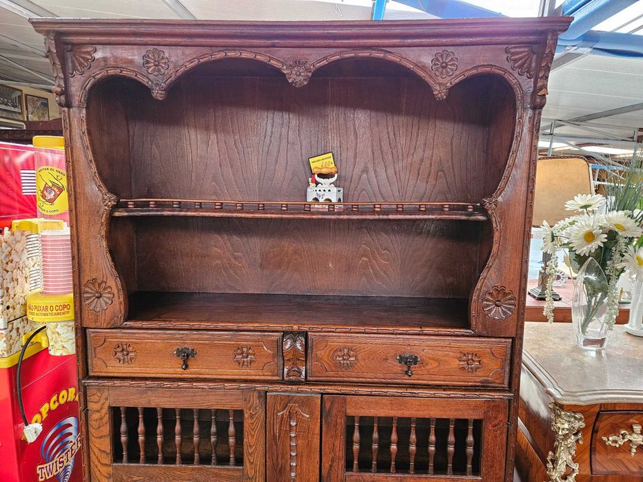 Móvel muito antigo em madeira maciça - óptimo estado geral