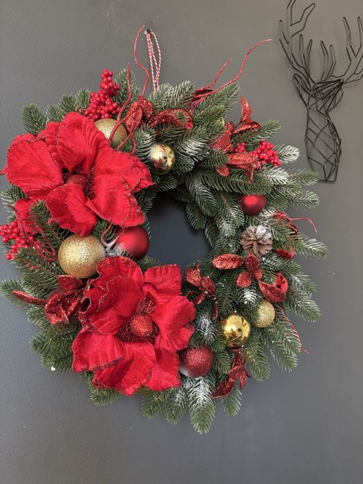 Świąteczny wieniec na drzwi 45 cm – ręcznie robiony, czerwono-złoty