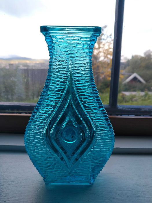 Niebieski wazon Helena Tynell 1960