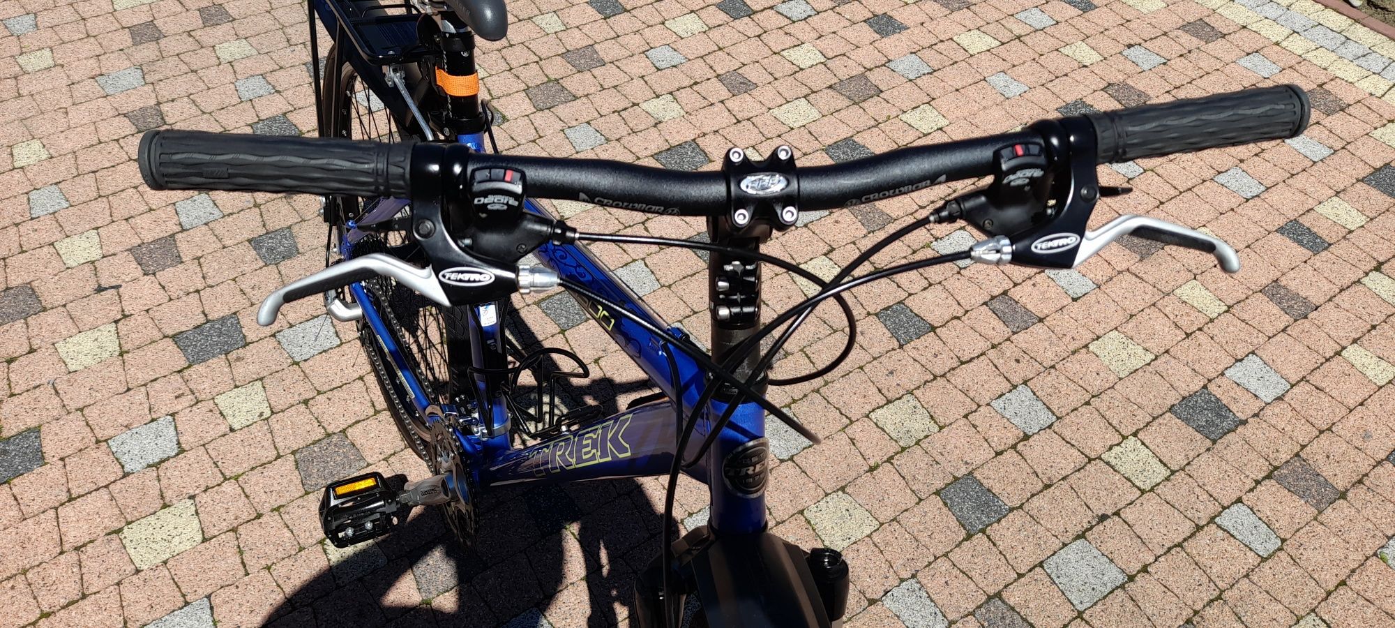 Rower Alu. TREK 4500/ Koła 26"/rama 18"/DEORE 3x9/Amortyzator 
Posiada