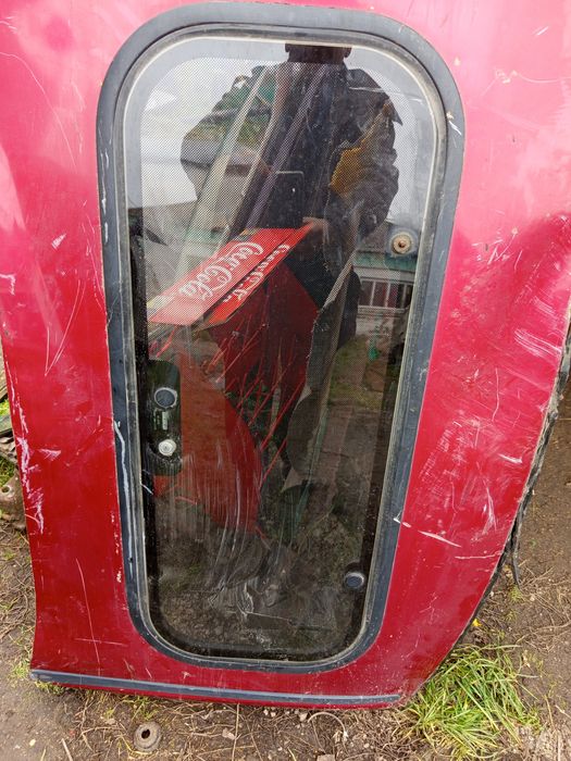 Новые двери от авто нива. Хорошее. На фото.