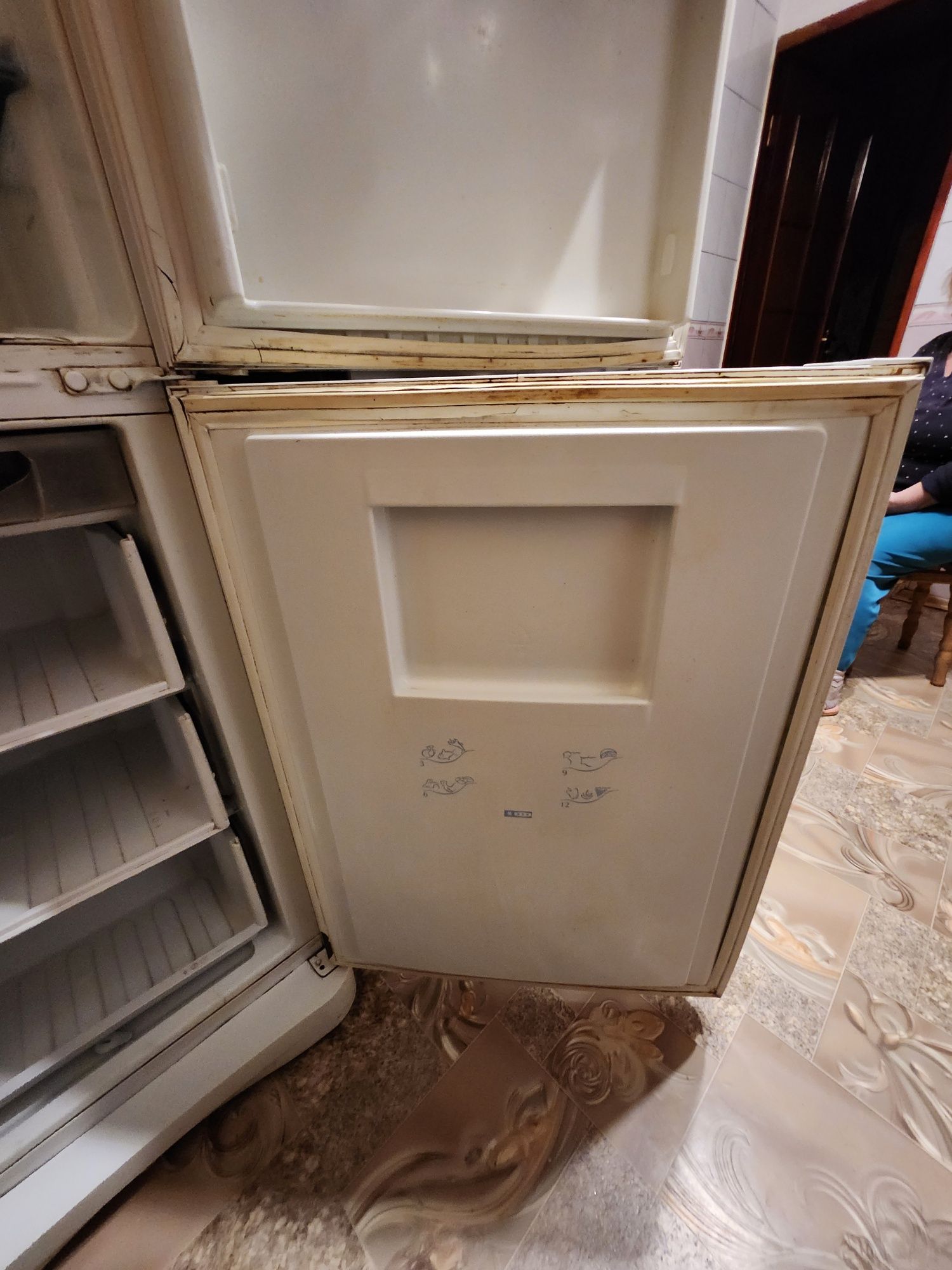 Холодильник Indesit