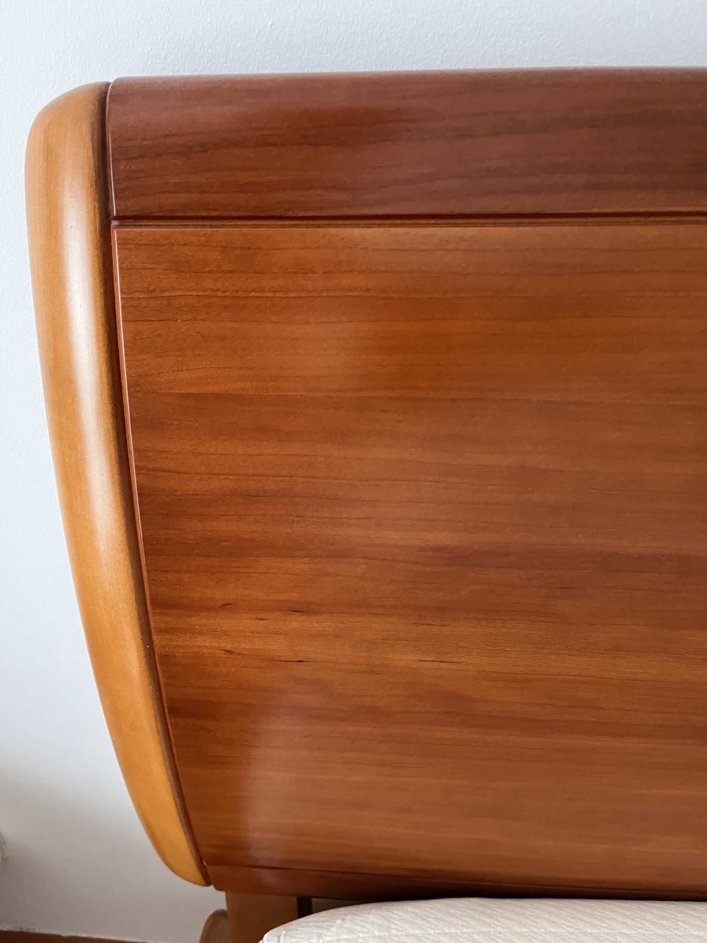 Cama em Cerejeira em excelente estado