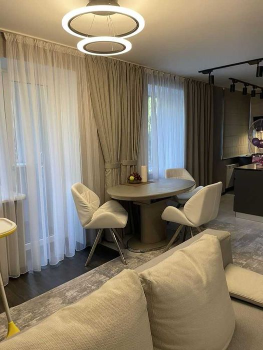 Сдается 3-х к. квартира студия с авторским ремонтом в р-не Металлургов