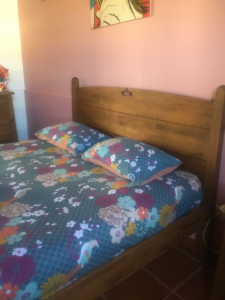 Cama de casal c/colchao em madeira rustica