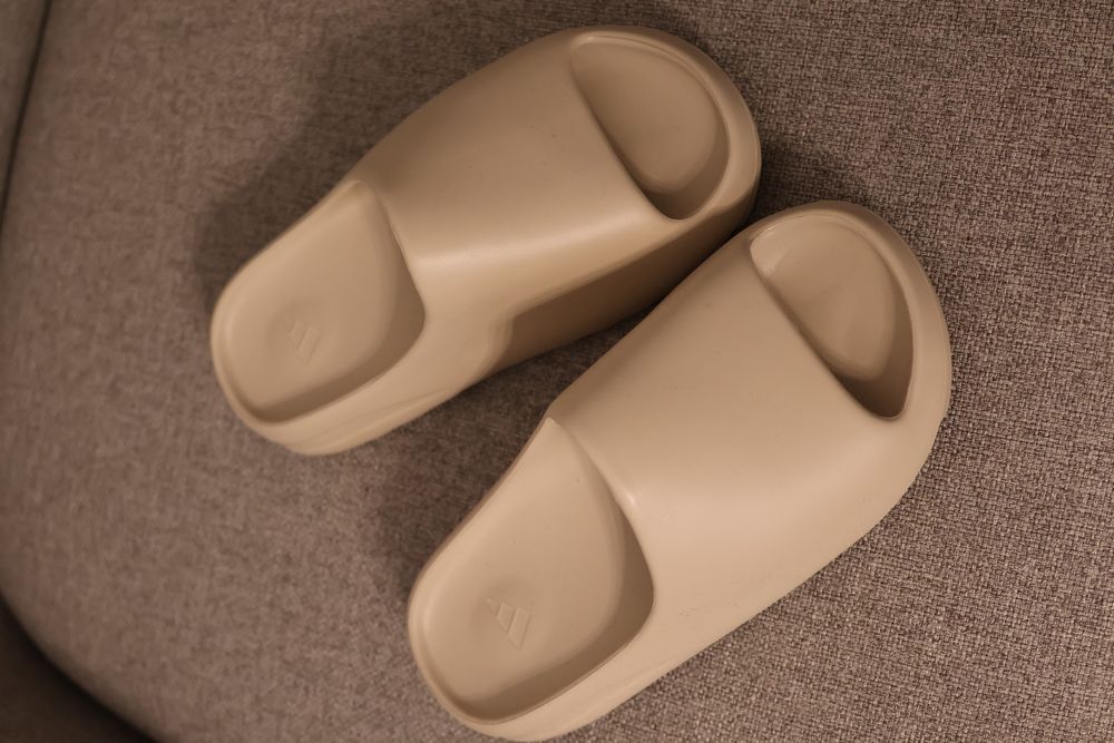 Тапочки Yezzy нові