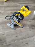 Piła ukosowa z posuwem DeWalt 1300wat, tarcza 216mm