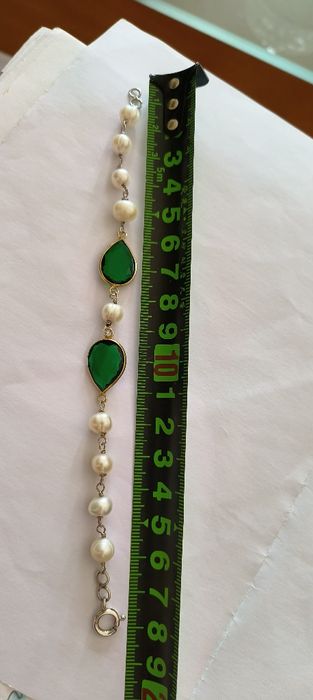 Pulseira em prata pérolas com pedra verde